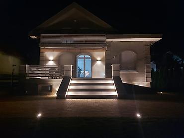 Kuće na prodaju: 380 kv. m, 8 soba — 8