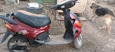 Мотоциклы и мопеды: Продаю скутер 50 кубиков на ходу есть мелкий ремонт ( плохо заводится)