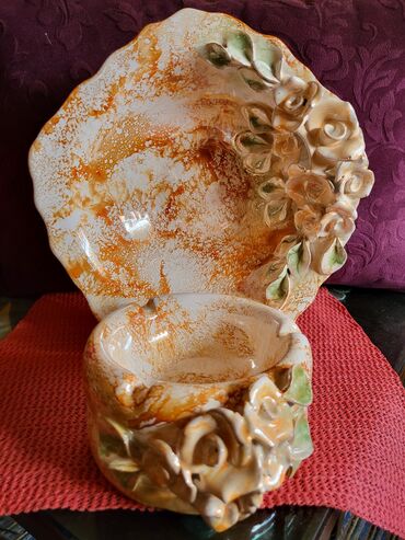 Kuhinjski setovi: Set nov rucni rad iz 80ih. pepeljara i cinija. Rucni rad. rucno — 1