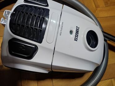 Klasični usisivači: Usisivač Zanussi ZAN2405EL sa kesom - Snaga: 2000 W nominalno (maks — 4