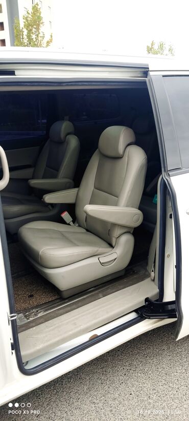 Kia: Kia Carnival (ağ rəng, miniven) - Geniş 9 yerlik salon, ailə və uzun — 9