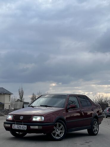 красные линзы: Volkswagen Vento: 1994 г., 1.8 л, Механика, Бензин, Седан