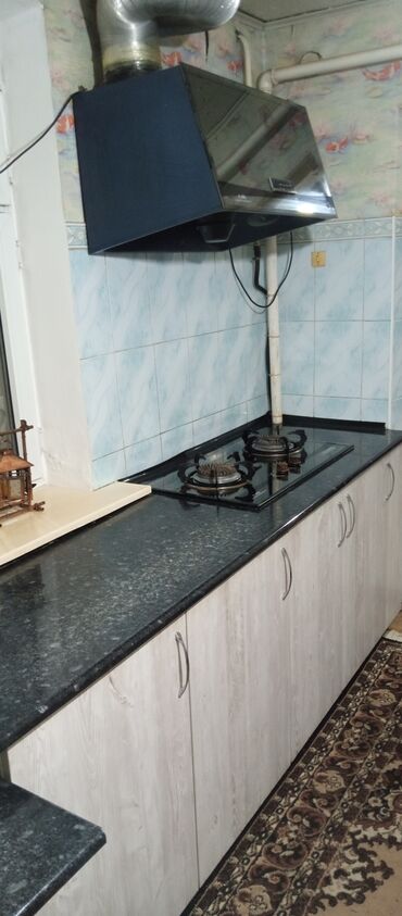 Кухонные гарнитуры: Кухонный гарнитур, вместе со встроенной стеклянной варочной — 1