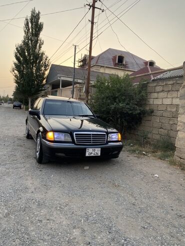 variator sürətlər qutusu: Mercedes-Benz C-Class (W202) sedan - Kuzov: sedan, qara rəng -