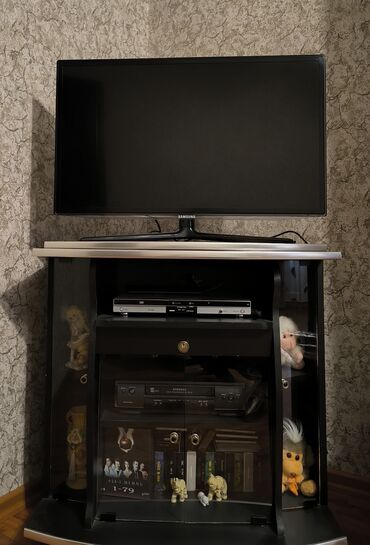 masin ucun maqnitofon: Б/у Телевизор Samsung 82"