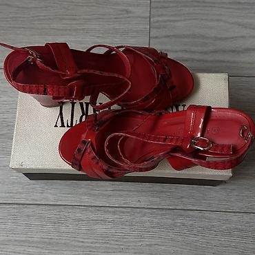 часы reward: Женские красные босоножки на устойчивом каблуке. - Дизайн — 2