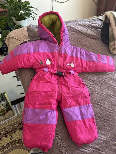 зимние детские комбинезоны: Зимняя куртка комбинизон до 1года.Продам за 500с. Не разу не одивали