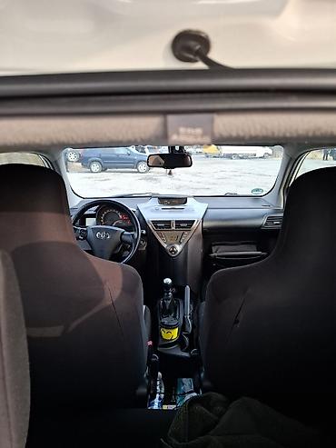 Toyota: Toyota iQ: 2009 г., 1.4 л, Механика, Бензин, Хэтчбэк — 10