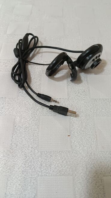 Mauslar: Kompüter sıçanı Logitech, təzədir upakovkada. 
Mous, mışka — 7