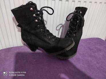 jordan helanke: Crne cizmice velicina 39, duzina gazista 25, visina stikle 6 cm — 2