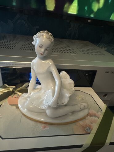 фарфоровая статуэтка: Продаю фарфоровую статуэтку-балерина ЛФЗ