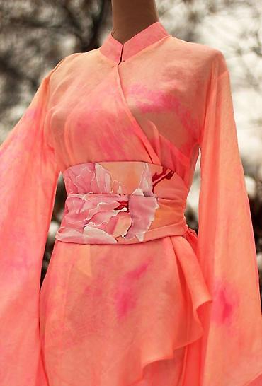 Кардиганы: Расписанное вручную шёлковое кимоно. Маргиланский 100 % шелк. Красное — 5