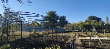 Теплицы: Прочный каркас для теплицы из металла. Конструкция состоит из арок — 16