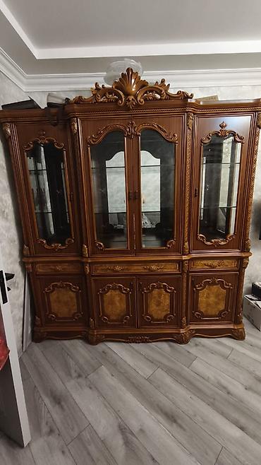 hamam refleri: Klassik üslubda vitrin-bufet malaziya mebeldir tecili satılır citdi — 3
