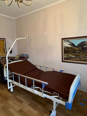 коляски инвалидные с электроприводом: Функциональная медицинская кровать с механическим приводом - Две — 3