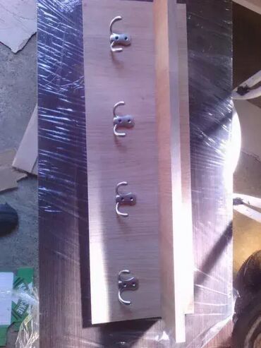 Ostali nameštaj: 🪑 Čiviluk – Praktičan dodatak za vaš dom! ✔ Materijal: Univer — 8