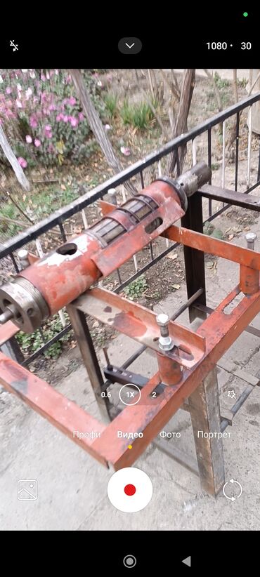 Масло, консервы: Шнековый Маслопресс.Маслобойка . только шнек вал и стол. рабочий — 2