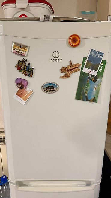 айфон семь: Холодильник Indesit, Б/у, Двухкамерный — 2