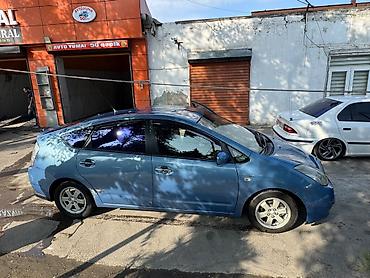 prius r17: Toyota Prius (2-ci nəsil) – mavi rəng, hibrid hatchback — 3
