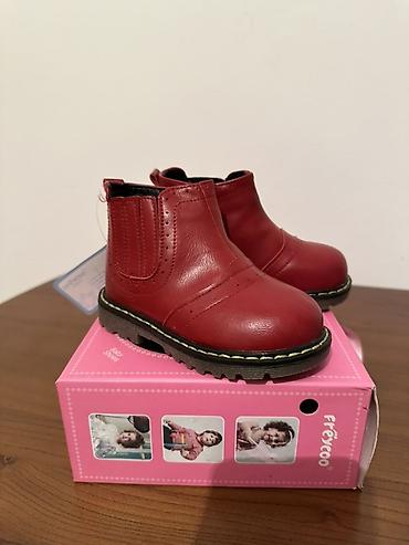 Детская обувь: 1. Кожанные сапоги на девочку, размер 23 (2-3года). Сезон осень-весна — 1
