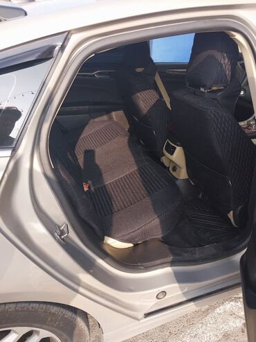 Ford: Ford Fusion SE sedan - Kuzov: 4 qapılı sedan, gümüşü rəng - Mühərrik — 10