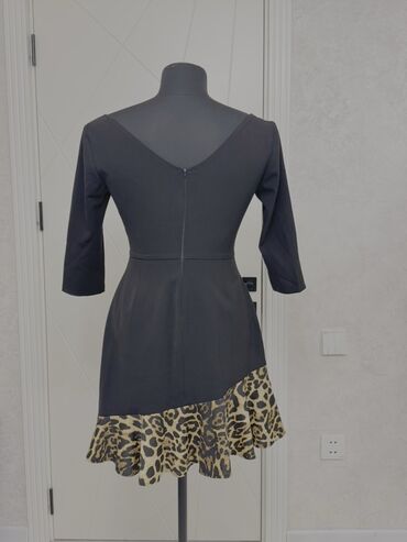 Dəstlər, kostyumlar: Qadın geyimləri 1) Bej rəngli trikotaj dəst – 10 AZN - V-yaxa — 30