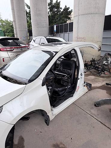levin corolla: Разбор Toyota Corolla (седан, белый, поколение около 2013–2016). В — 3