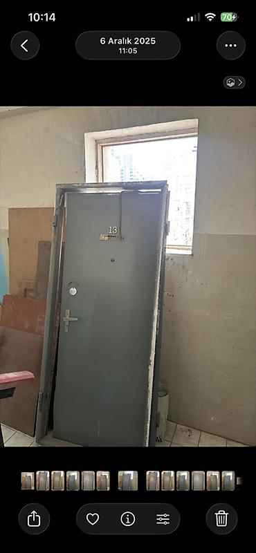 qapi sekilleri: Metal giriş qapısı satılır. Qapı çərçivə ilə birlikdədir. Şəkillərdə — 2