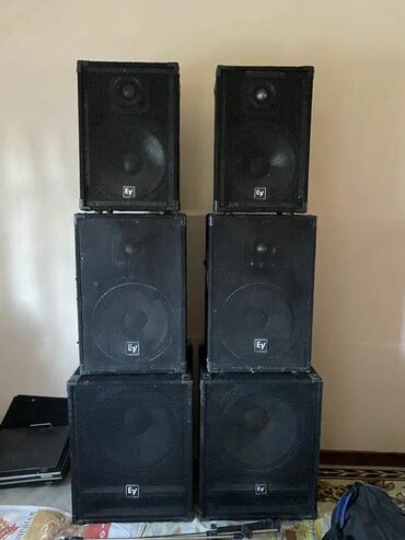 DJ-lər: Kalonka🔈, mikrofon🎤, DJ🕴🏼, fotoqraf📷, isiqlar🪩, tustu aparati