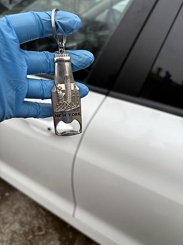 Другие музыкальные инструменты: Магнитики брелки фирменн сувенирные новые 50-300 сом — 8