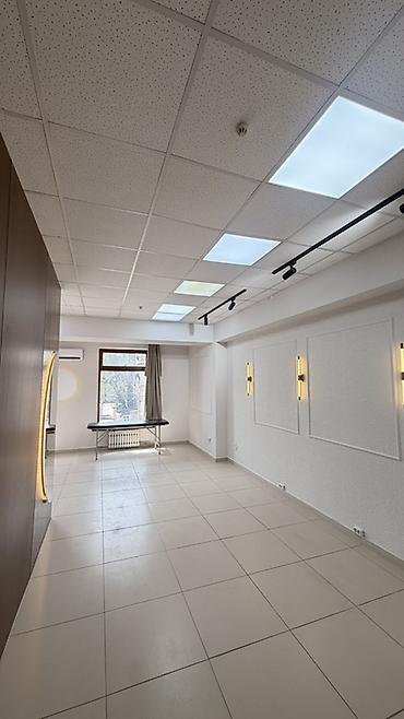 şehir merkezi: Аренда кабинетов в салонах красоты, 40 м², Для бровиста, Для визажиста, Для лешмейкера — 1