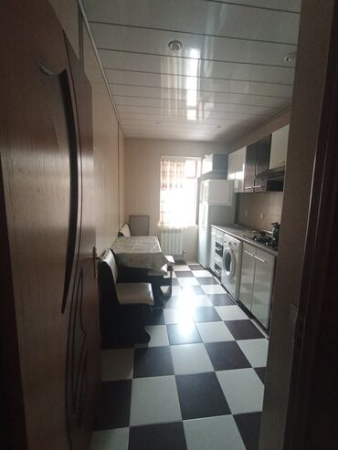 3 комнатная квартира: 17ci mk 2otaqlı içi əşyalı ev kira verilir 9/2ci mər istilik sistemi