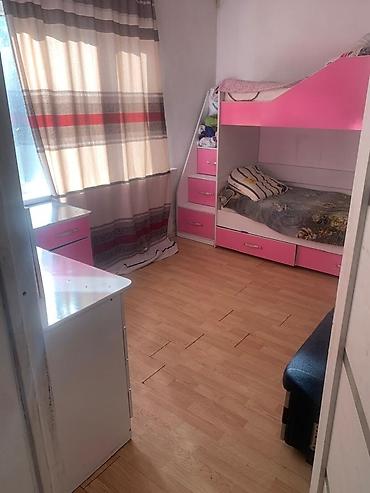 Продажа коттеджей и домов: Продаю дом в районе нового Ошского рынка. в одном участке есть 2 дома — 8