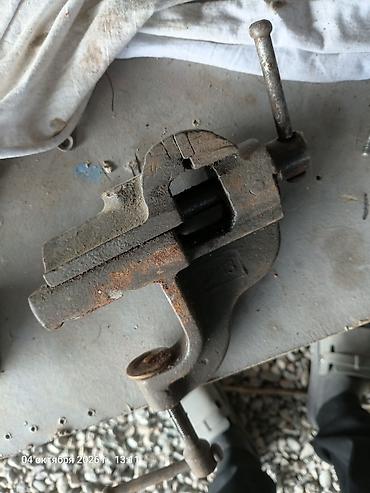 Зажимные инструменты: Тиски слесарные настольные с прижимом к столешнице. В отличном — 1