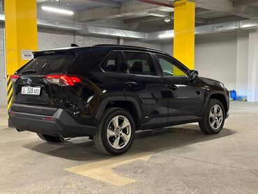 Toyota: Toyota RAV4: 2021 г., 2.5 л, Гибрид