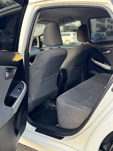 byd e9 1: Toyota Prius: 2015 г., 1.8 л, Вариатор, Гибрид, Седан — 8