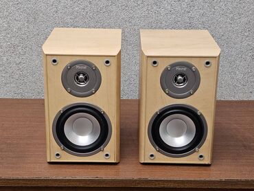 Zvučnici i stereo sistemi: Magnat dvosistemske bookshelf zvučničke kutije - Brend: Magnat (logo — 3