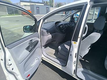Toyota: Toyota Estima: 2001 г., Минивэн — 11