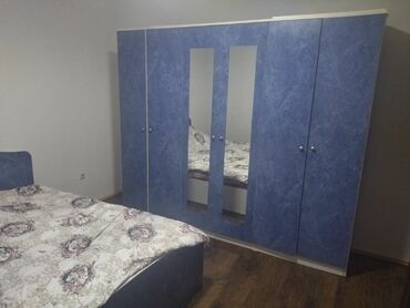polovna garderoba: Spavaća soba u kompletu, polovna, u kompletu sa dušekom. cena 40.000