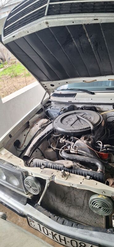 Mercedes-Benz: Mercedes-Benz 250: 2.5 l | 1981 il Sedan — 10