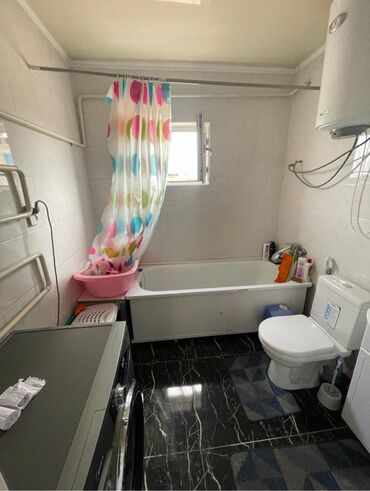 Продажа комнат: Продается просторный двух этажный дом. Район Дордой Тендик 5.5 сотых — 10