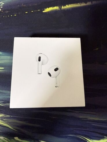наушник airpods: Apple AirPods оригиналы (3‑го поколения) с зарядным футляром -