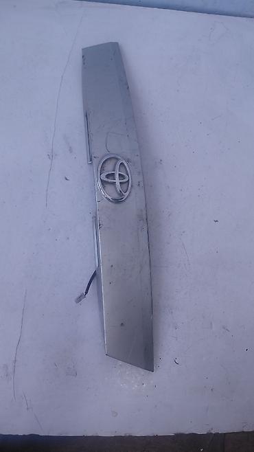 багажник калдина: Накладка крышки багажника Toyota, 2004 г., Б/у, Оригинал — 1
