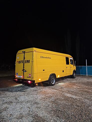 sprinter 2 2: Mercedes‑Benz фургон/микроавтобус удлинённой базы, жёлтый. Кузов: - — 4