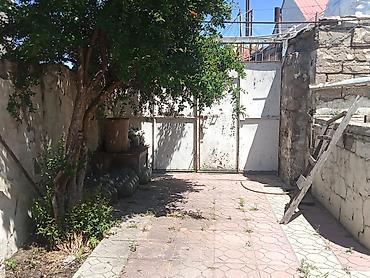 4 otaqlı ev: 4 otaqlı həyət evi – şəxsi həyətyanı sahəli Xüsusiyyətlər: - Plan: 1 — 4