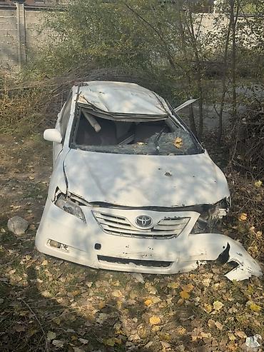 211 2 7: Toyota Camry, белый седан, под разбор или восстановление. Автомобиль — 7