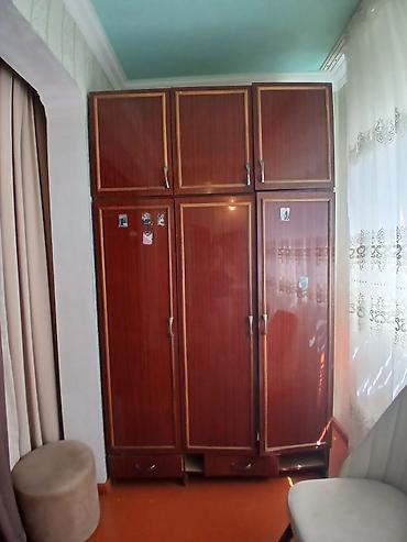 sekret: Mebel dəsti – qonaq otağı və yataq otağı üçün - 3 qapılı şkaf: üst — 1