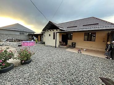 3комн: 🏡Продаётся 3комн.кирпичн.дом ж/м Кут-Биримдик! 📐 Дом 65 м² | участок 4 — 7