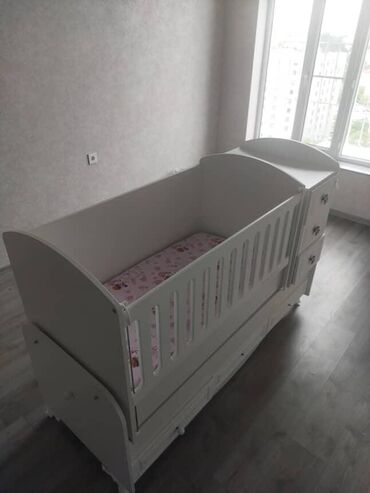 Beşiklər: Oğlan və qız üçün, İşlənmiş, Dördbucaq, Beşik, Dəstsiz, Matras ilə, Yellənmə mexanizm ilə
