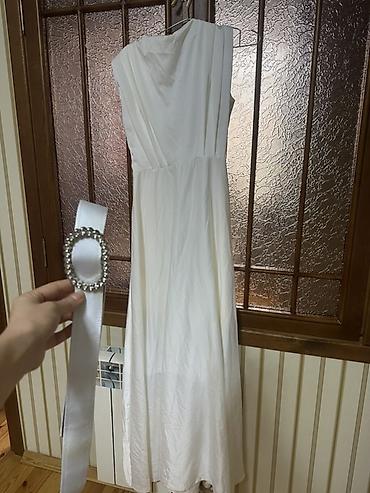 məzun donlari: Ağ rəngli zərif uzun don + bəzəkli kəmər dəsti. - Model: çiyinləri — 1